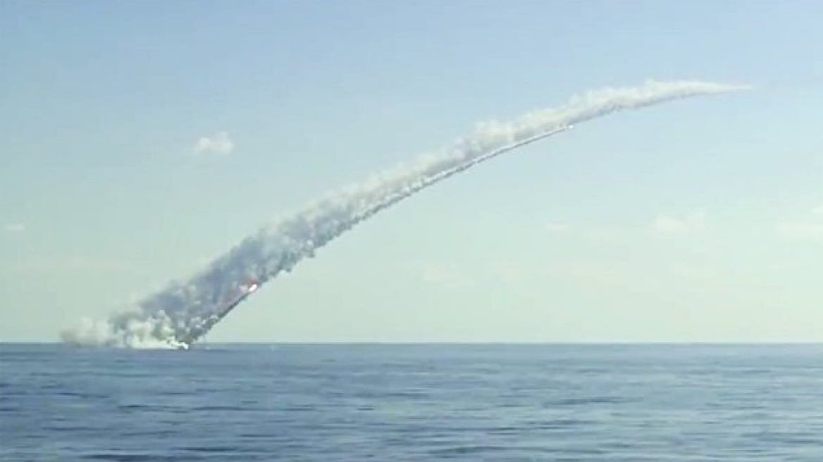 Βίντεο: Ρωσικό υποβρύχιο χτυπά τζιχαντιστές στη Συρία